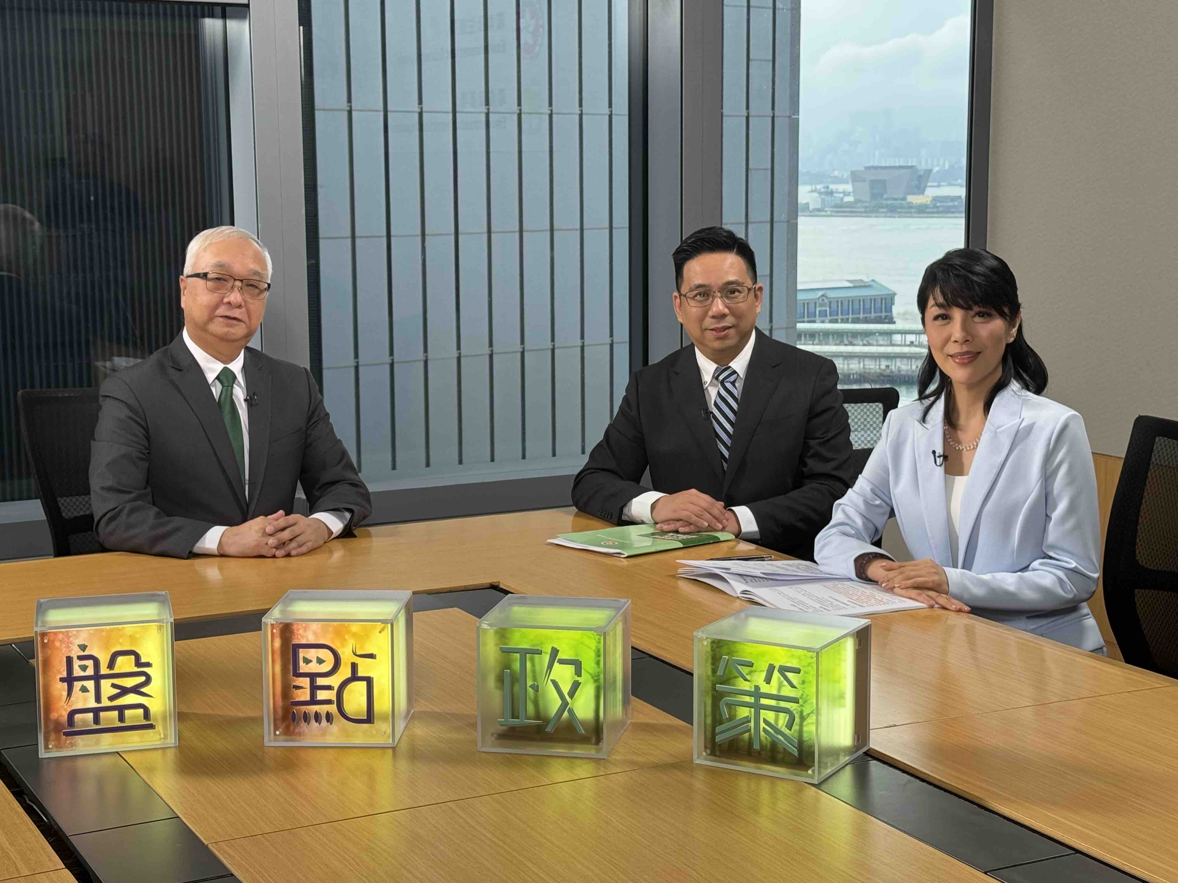 環境及生態局局長謝展寰與盤點政策主持