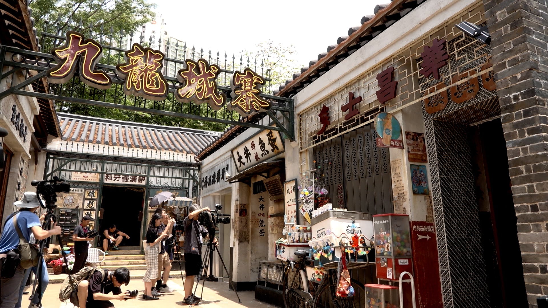 The “Kowloon Walled City: A Cinematic Journey” Movie Set Exhibition helps to promote Hong Kong and reinvigorate the development of the Hong Kong film industry.